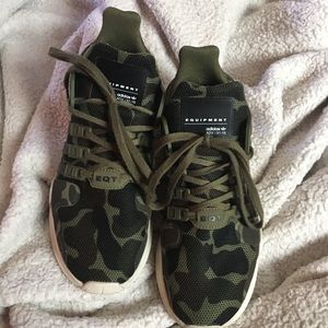 CAMO ADIDAS EQT💚